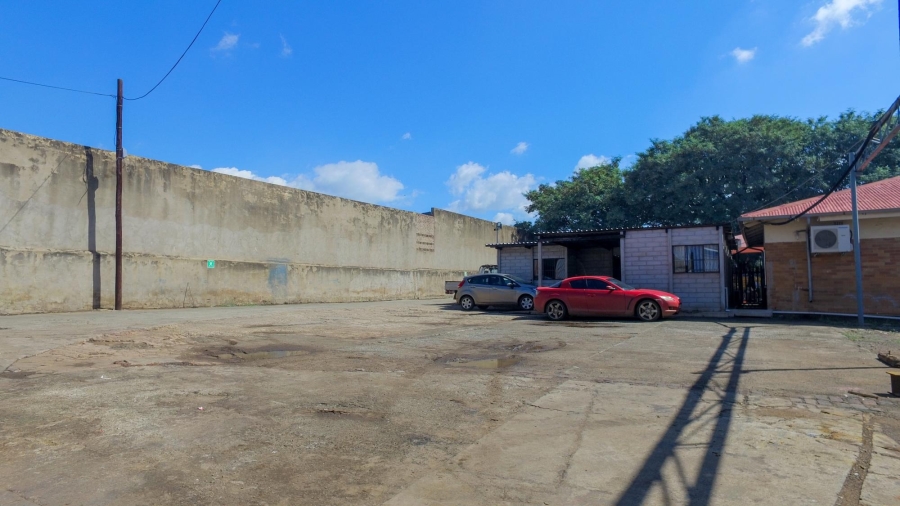 To Let commercial Property for Rent in Oos Einde North West